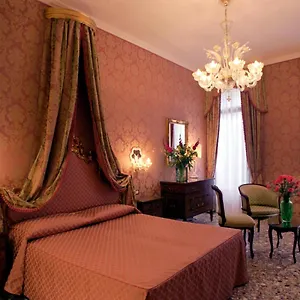Casa Pisani Canal Pensión